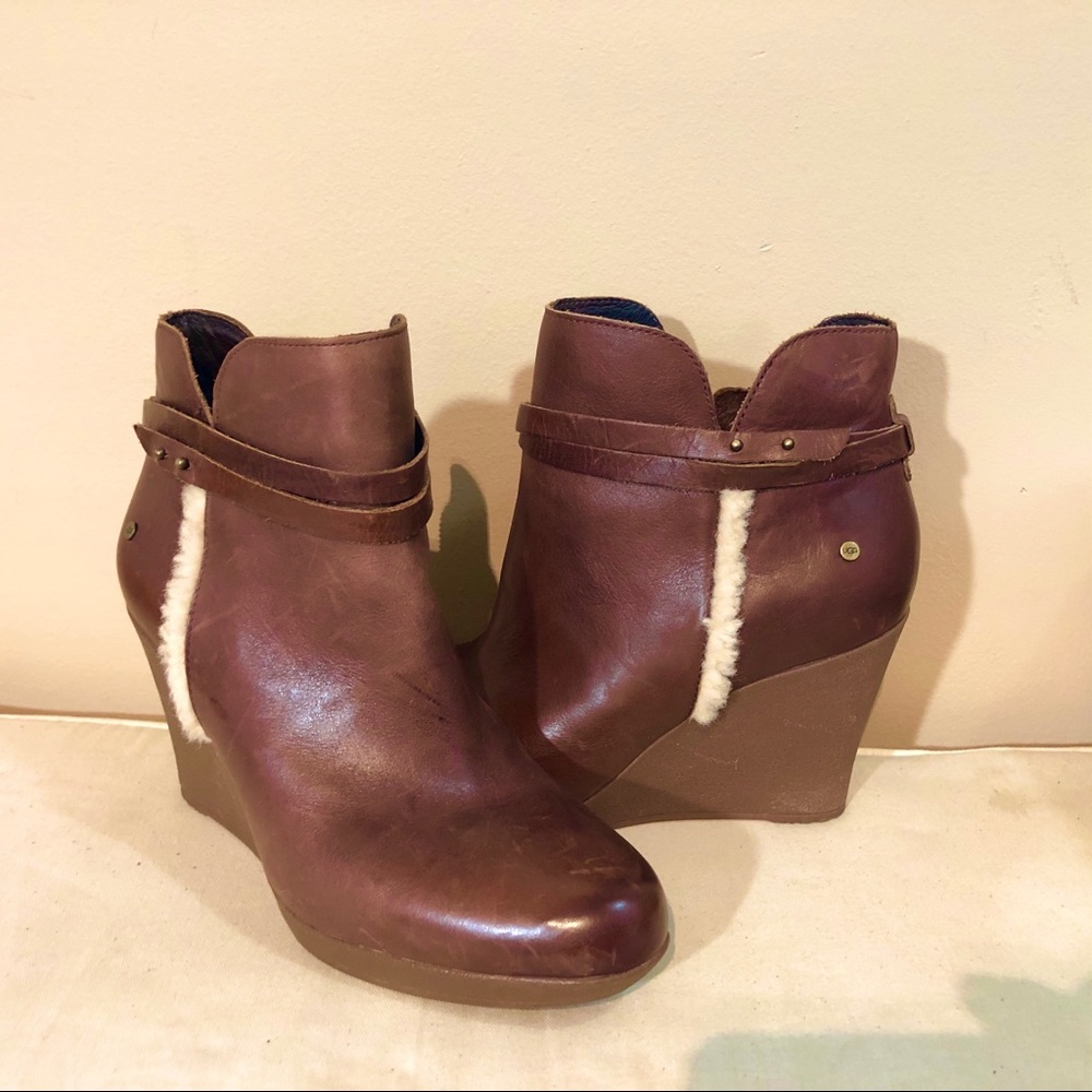 NWOT Genuine UGG Australia wedge ankle boot 7.5